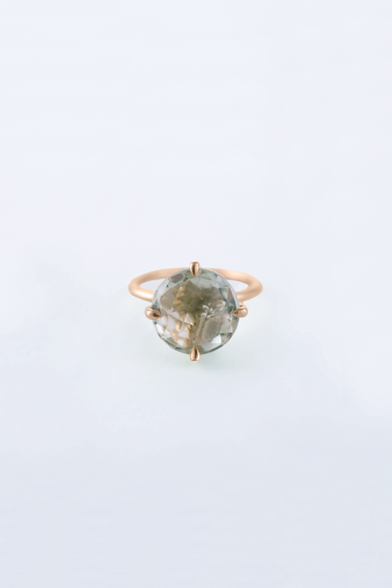 ZR179G Green Amethyst 4 Claw Ring